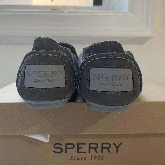 Ladies sperry comfort moccasin. Size 7 - Picture 3 of 6